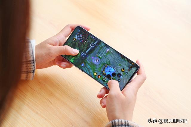 OPPO Reno8 Pro抓紧备货，4800mAh+80W快充，摆脱“高价低配”束缚