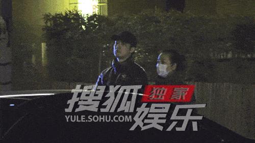 独家：陈小艺带儿子聚餐 刘恒甫清秀母子俩像朋友