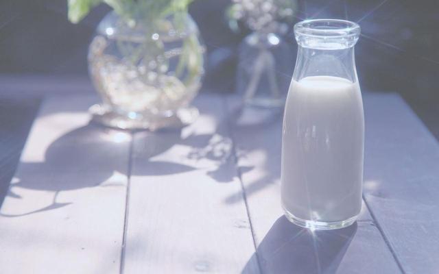 空腹不能喝牛奶、吃香蕉？错了！空腹真正不能吃的是这3类食物