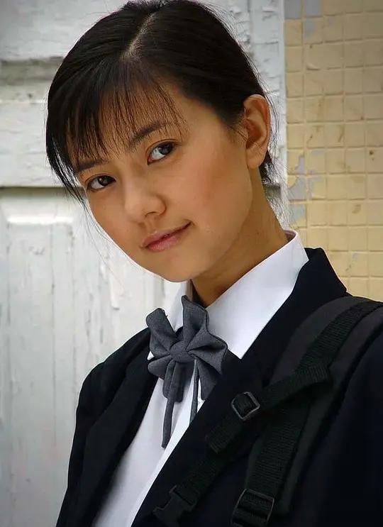 1997年,她出演了自己人生中的第一个影视剧作品《爱情麻辣烫》.