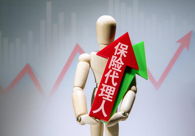 百万保险代理人减少，收入不够请客吃饭 卖保险还不如送外卖？