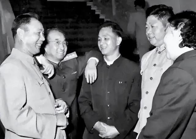 征求总参谋长人选意见时，叶剑英推荐杨成武，林彪：得加个字才行