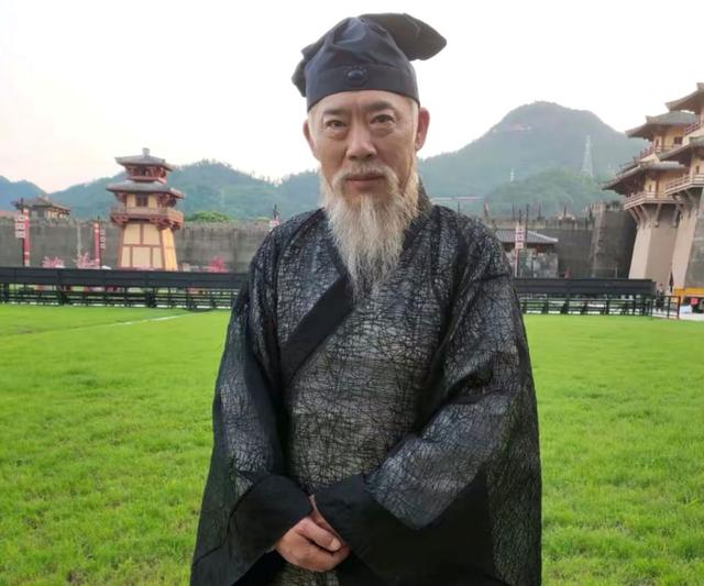2022年才刚开始，就有11位名人相继离世，有人留下未满月的龙凤胎