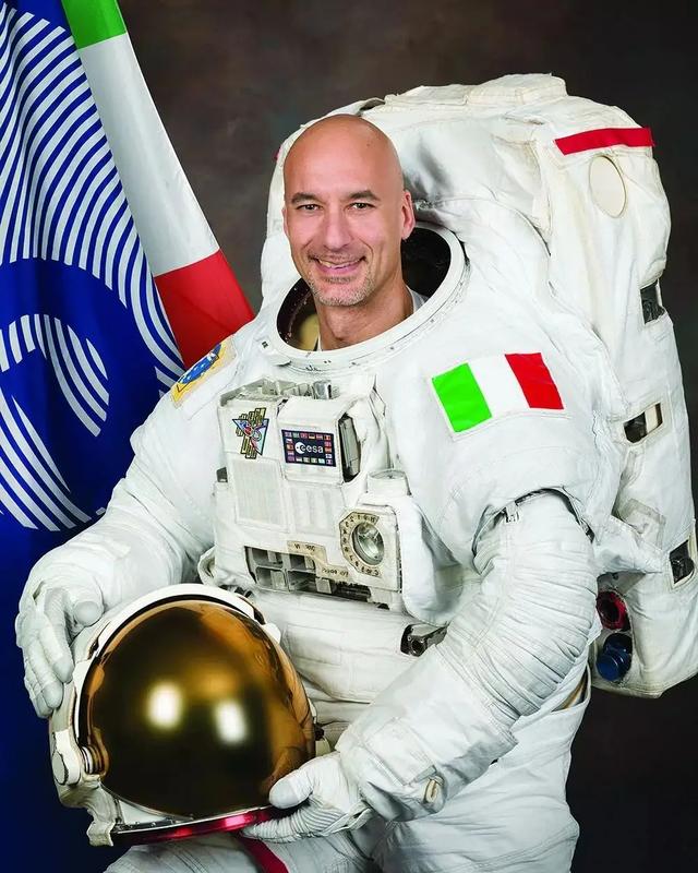 神舟十四号6月发射！美国尴尬了，因舱外航天服漏水被迫取消出舱
