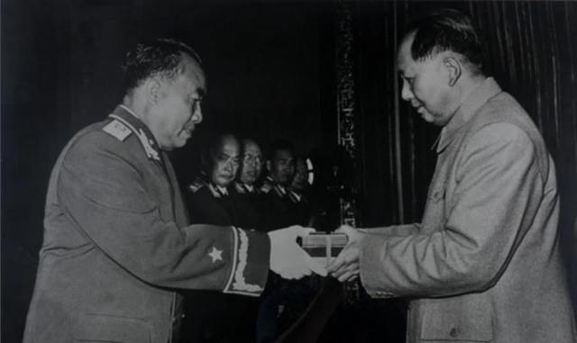 朱德有哪些战功，为何能当总司令和十大元帅之首？毛主席一语道破