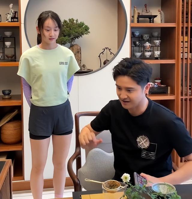 《爸爸去哪儿》星二代接连登热搜，村长李锐回忆与萌娃趣事引感慨