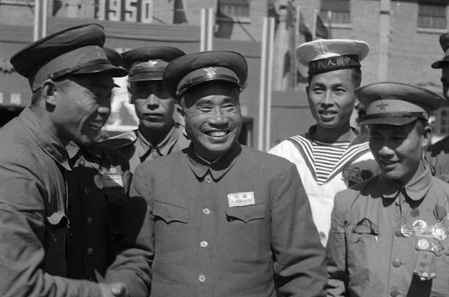 1952年彭德怀回国，邓华请求粟裕接替总指挥，毛主席为何拒绝？