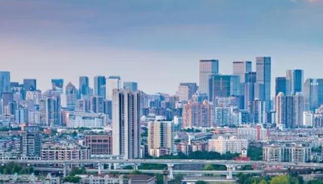 中共成都市第十四次代表大会举行主席团第三次会议 施小琳主持会议