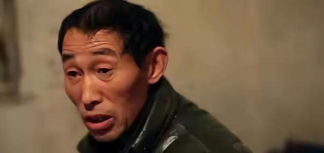 “脑瘫诗人”余秀华，花15万和前夫离婚，46岁嫁给90后小伙子