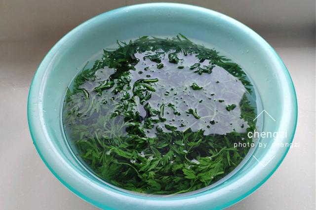 清明前后，碰到这菜别手软！一次多囤些放冰箱，从春吃到冬特省事