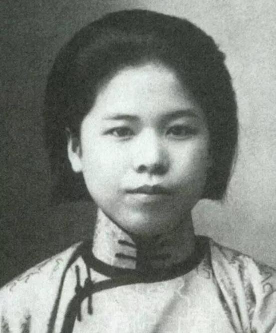 1949年耗时3个月，杨虎城遗体被找到，邓小平要求：换个好棺材