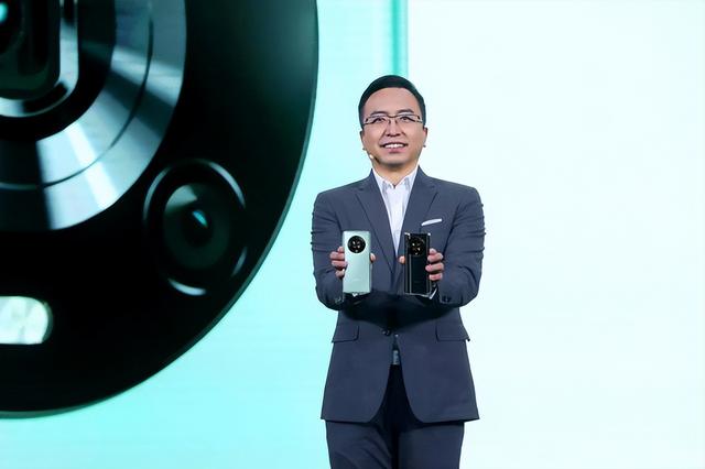 共享技术？荣耀Magic4再次推送新版本，网友：和华为难舍难分