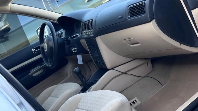高尔夫mk4改漆以后还值钱吗(帮60多岁大爷翻新2003年报废版高尔夫4)