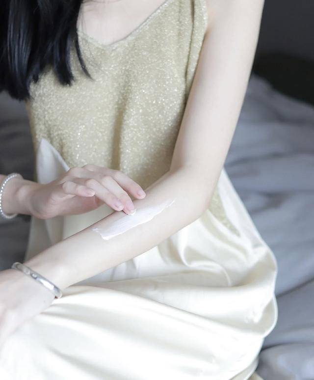 脚上脱皮抹身体乳能管用吗