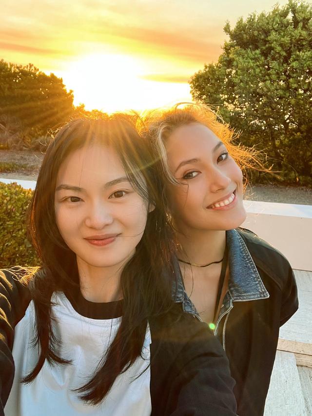 谷爱凌T台首秀造型失败！面无表情显腿短，网友直呼：这个是真丑