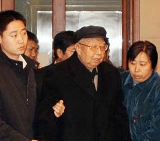 07年华国锋病重，提出要去毛主席纪念堂被拒，说：可能最后一次了