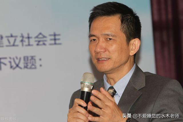 北大教授当下最大的特点就是，总是在不熟悉的领域里不懂装懂