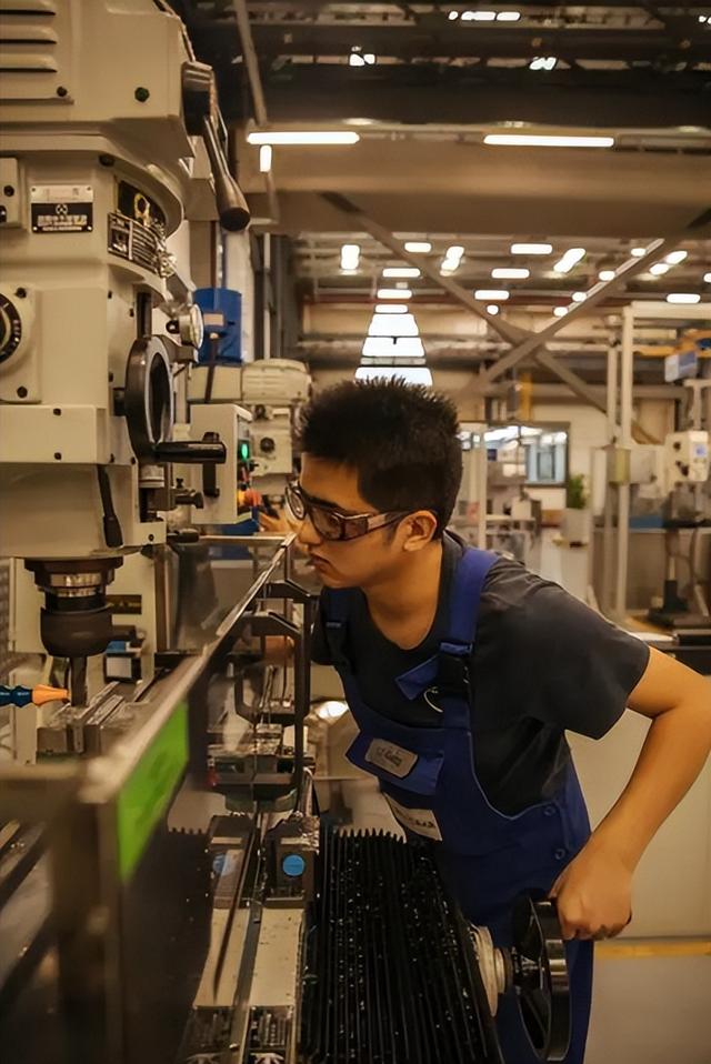 好消息来了，教育部门发布通知，5月1日起取消对半分的普职比例