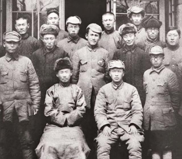 開國上將中，此人身份最為特殊，曾任34年副國級，兒子也是副國級 - 天天要聞