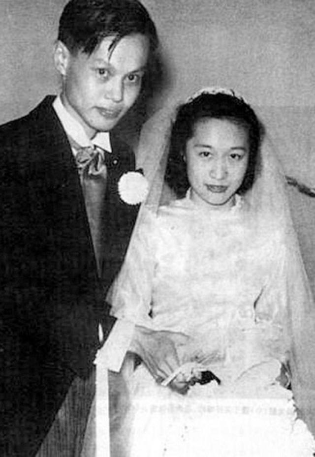 1973年杨振宁回国探亲，周总理问他想看谁，答：想看毛主席