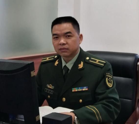 1999年12月参军入伍,先后在武警广西总队第三支队和武警广西总队防城