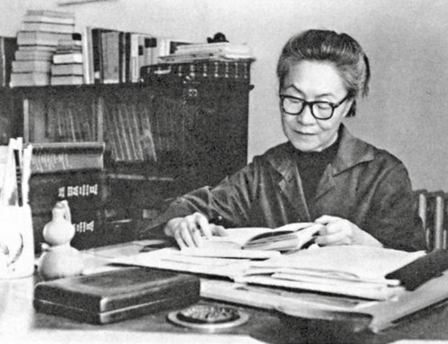 杨绛评张爱玲：长相难看，一脸“花生米”，文笔不错，但意境卑下