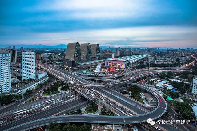 研究了小学和初中的英语教材，发现这难度也差太多了