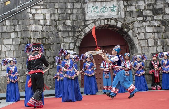 桂林：桂剧、彩调经典片段在古南门实景展演
