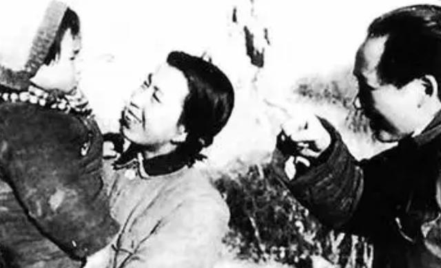 1972年李讷离婚，毛主席得知原因后落泪：讷娃的婚事太草率了