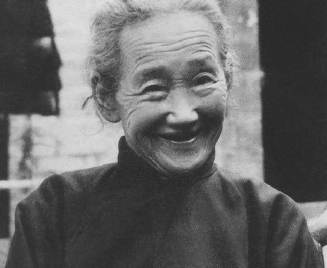 许世友去世后，邓小平特批土葬，墓中还有3件随葬品