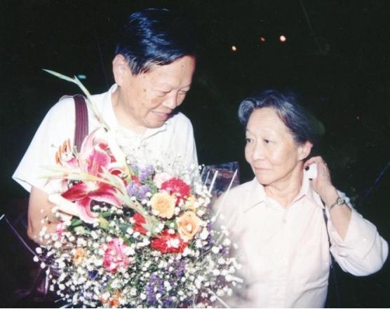 杨振宁见到杜聿明时称杜先生好，周总理笑了笑说：该叫岳父