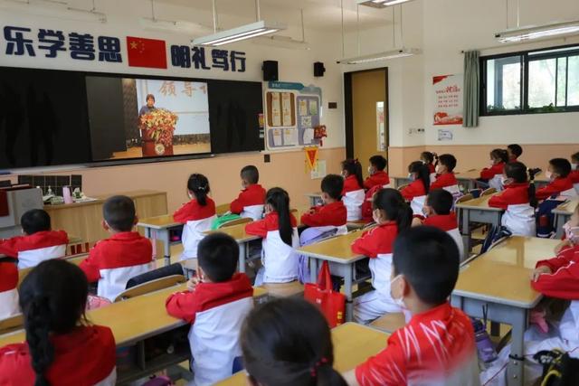 西安高新区第三十一小学：诵经典睿智 吟诗书气华