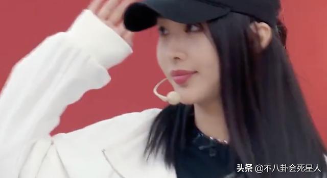 当明星与前任重逢，有人尴尬，有人偷看，还有人哭了