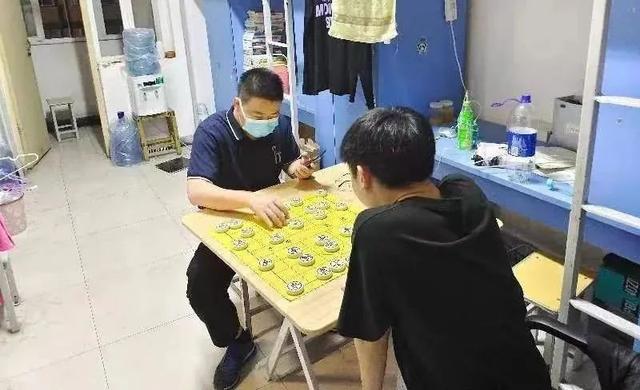 30天不间断、1500间宿舍，有一种爱叫有你的地方我都在