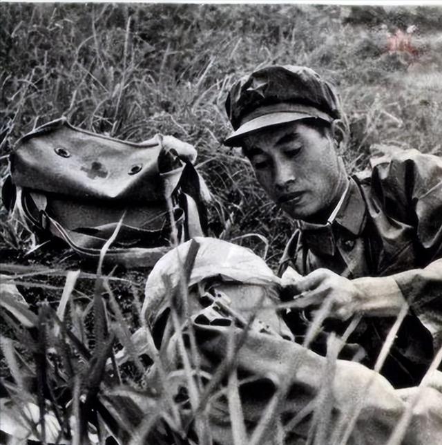 84年，我军干部在前线被越军特种兵军截杀，以1敌4身中十多刀牺牲