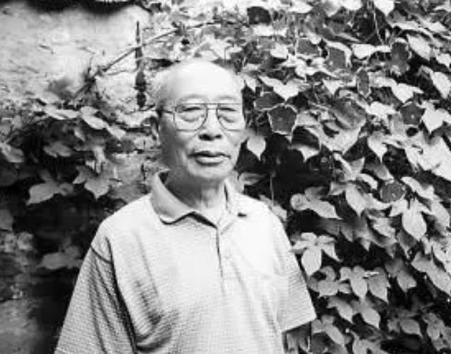 奶奶是慈禧，哥哥是溥仪，大伯是光绪，他甘当教书匠，活到2015年