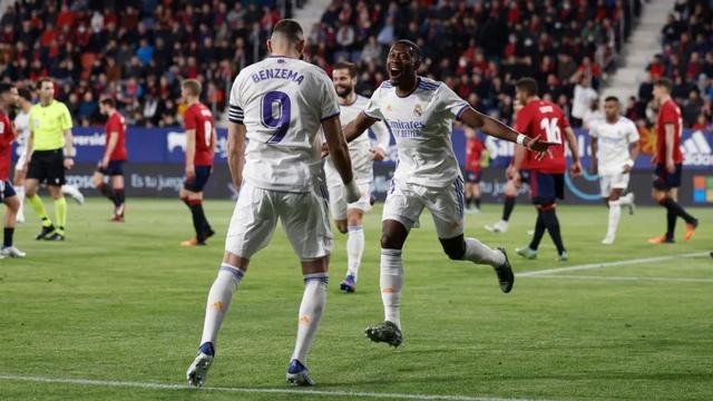 3-1！本泽马2次点球罚丢！皇马狂甩巴萨18分+最快下周提前夺冠