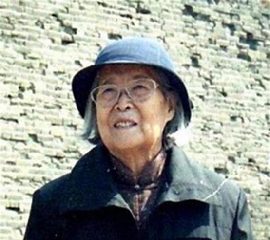 傅冬菊是傅作义之女，49年在北平立了大功，为何后来没成为高官