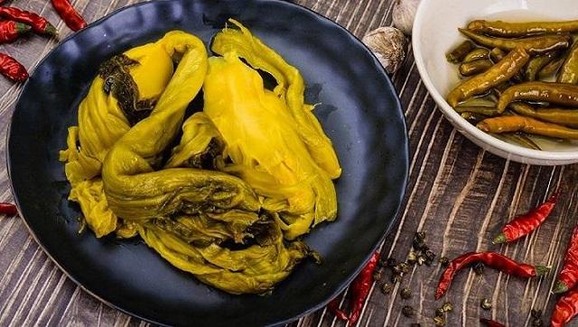 因一包酸菜，导致康师傅、统一流失数亿市值，严钦武到底什么来头