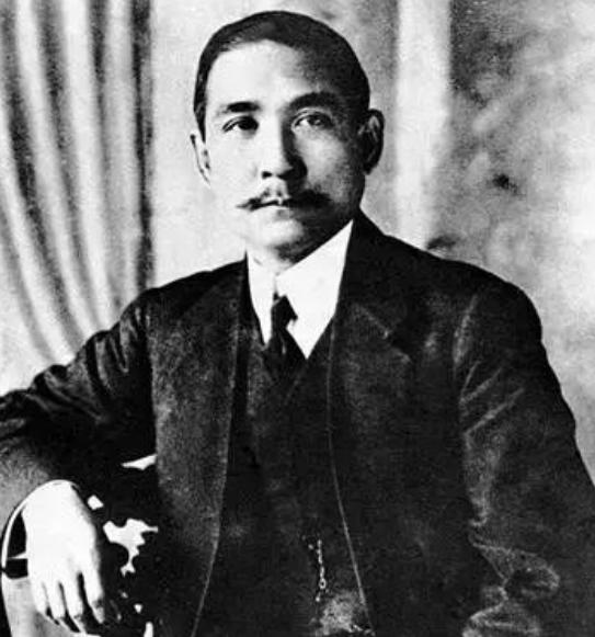 孙中山遗体如何处理？从永久保存到混凝土封固，吊唁后移放中山陵