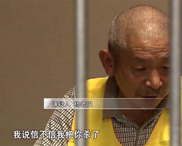 2019年，63岁老汉持刀捅死亲生儿子，毫不后悔还放言：他死了活该