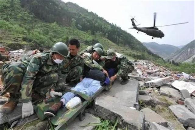 汶川地震，空降兵15勇士从4999米高空舍命盲跳，如今都是何职位？