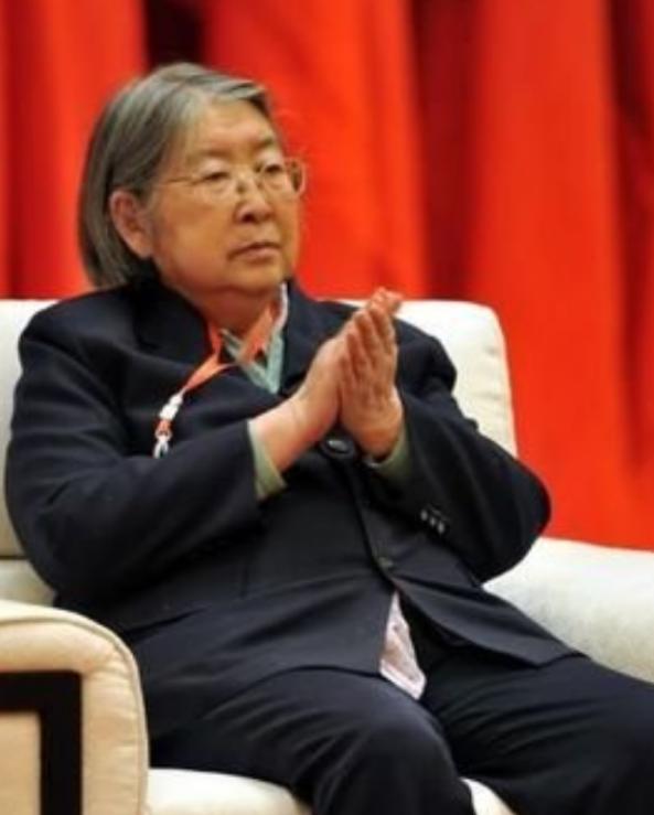 76年毛主席逝世，李敏要求守灵遭拒，最后排队进入灵堂同主席告别