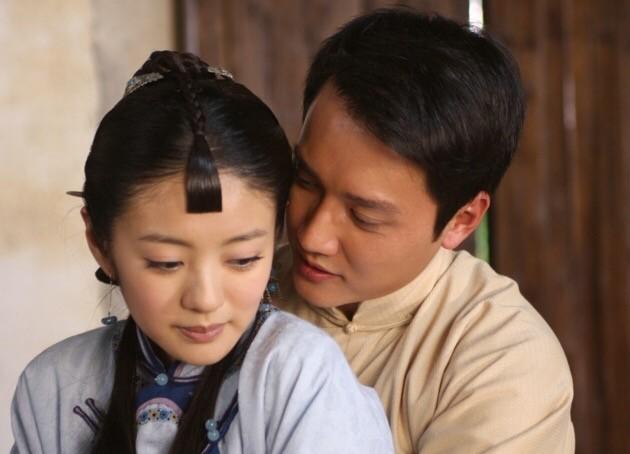 和赵丽颖离婚后，冯绍峰过得怎样了？