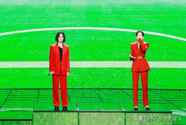 央视元宵女星PK：毛晓彤赢了金晨，万茜“败”在服装上