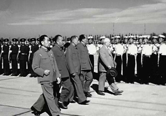 缅怀历史，向英雄致敬，党史军史故事集锦