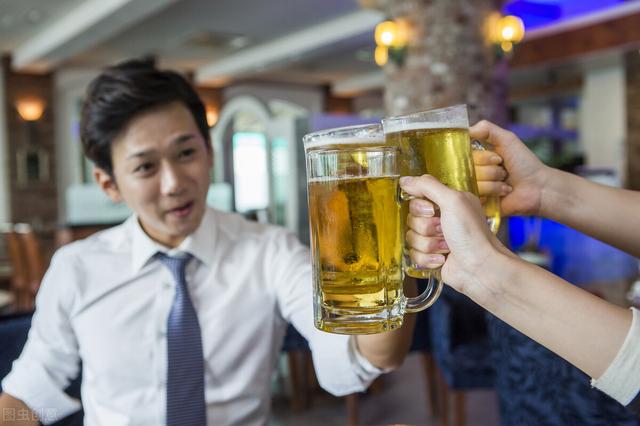 “宿醉”不是简单喝多了，10种加速“清醒”的食物避免更大问题