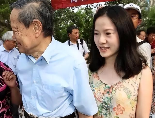 杨振宁和翁帆关系好吗,杨振宁和翁帆携手18年