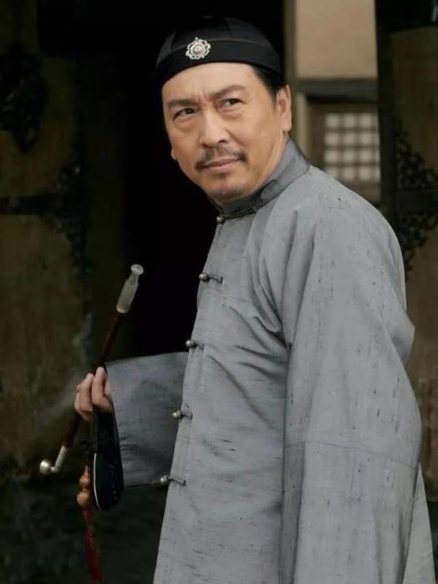 欧阳奋强发文纪念《红楼梦》播出35周年，晒出与陈晓旭昔日的合影