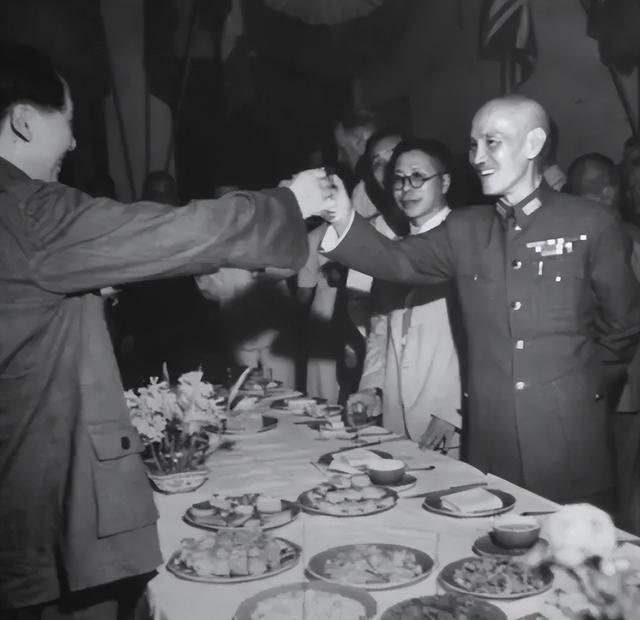 重庆谈判时期，戴季陶出言嘲讽毛主席，毛主席的回复引起一片掌声